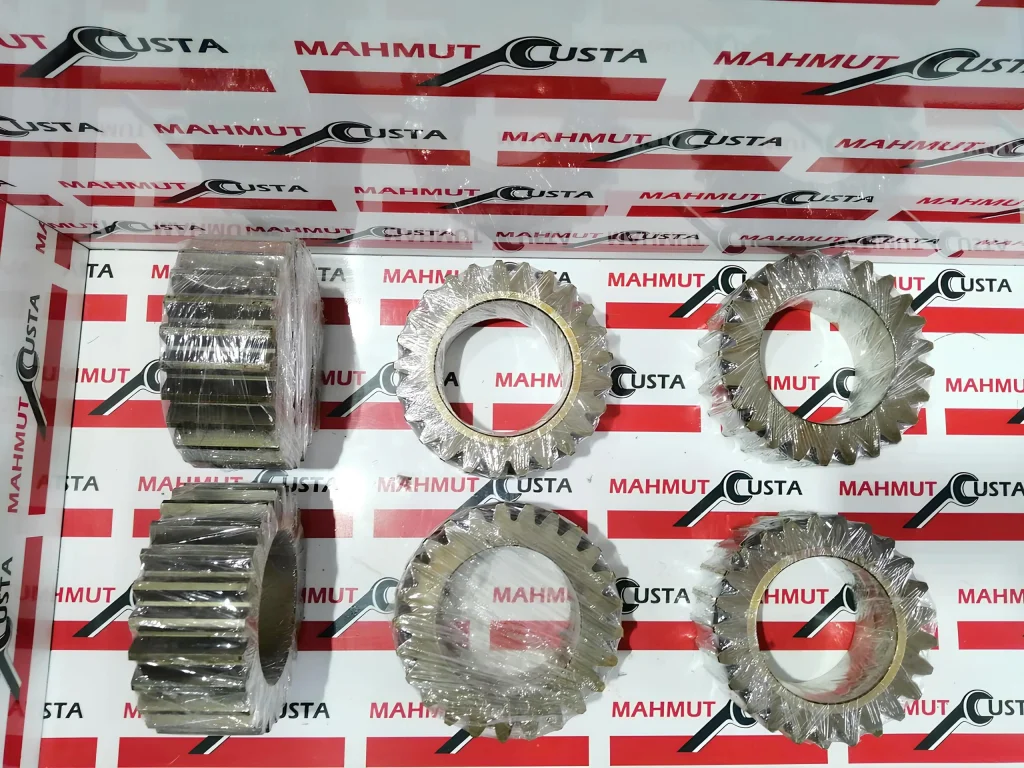 Komatsu 17M-27-21711 Gear - 17M2721711